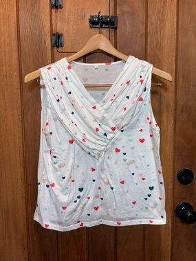 Source Unknown White Sleeveless V-Neck Camisole with Multicolored Hearts